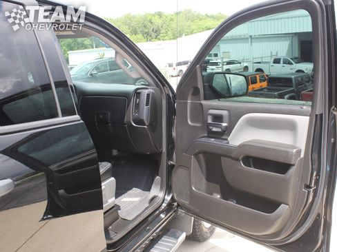 Used 2018 Chevrolet Silverado 1500 Custom w/ Custom Convenience Package AWD/4WD image 25