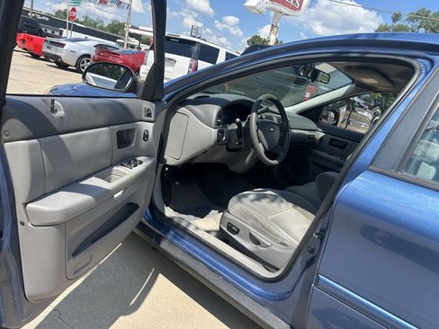 Used 2004 Ford Taurus SE FWD image 11