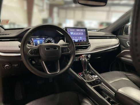 Used 2024 Jeep Compass Latitude image 16