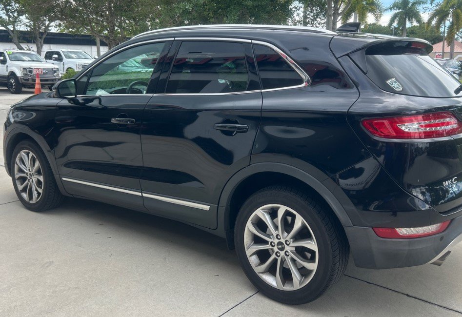 Used 2018 Lincoln MKC Select w/ Select Plus Package FWD image 3
