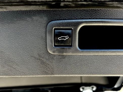 Used 2023 Toyota Highlander XLE image 27