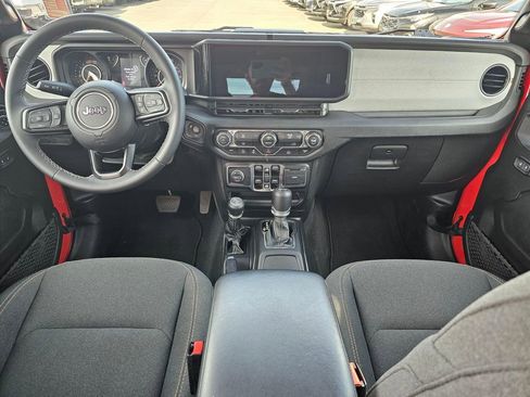 Used 2025 Jeep Wrangler Unlimited Sport AWD/4WD image 19