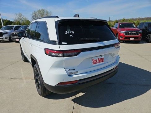 New 2026 Jeep Grand Cherokee Altitude AWD/4WD image 3