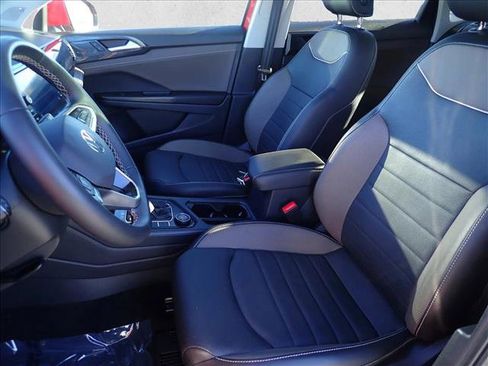 Used 2023 Volkswagen Taos SEL image 11