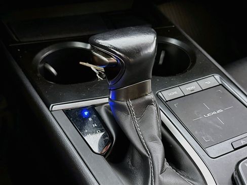 Used 2021 Lexus UX 200 w/ Accessory Package (Z2) FWD image 17