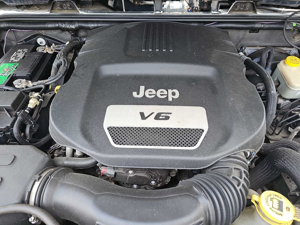 Used 2014 Jeep Wrangler Unlimited Rubicon w/ Connectivity Group AWD/4WD image 56