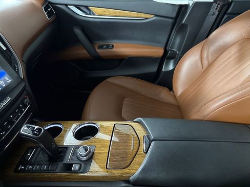 Used 2019 Maserati Ghibli S Q4 AWD/4WD image 19