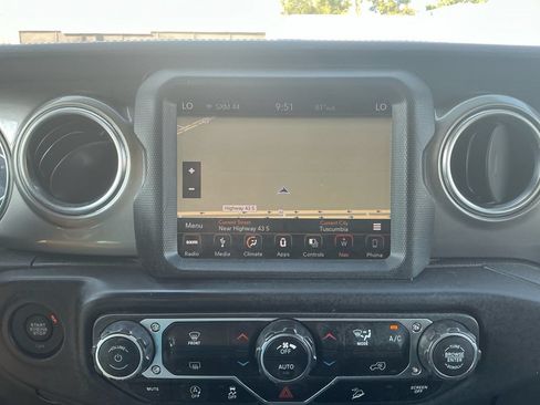 Used 2018 Jeep Wrangler Unlimited Sahara AWD/4WD image 26