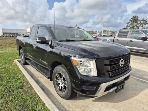 Used 2020 Nissan Titan SV w/ SV Convenience Package image 2