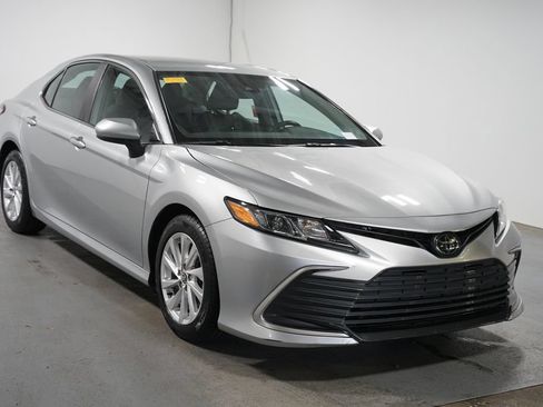 Certified 2023 Toyota Camry LE FWD image 3