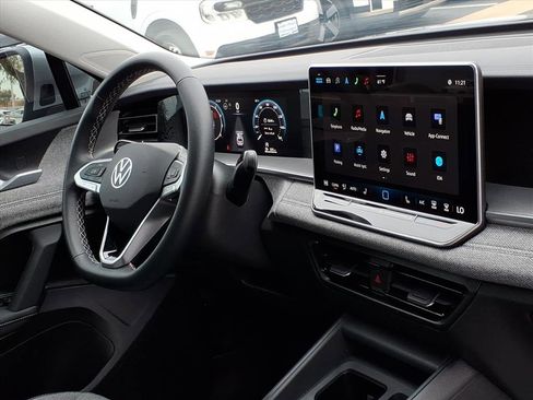 Certified 2025 Volkswagen Tiguan S image 12