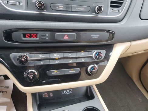 Used 2016 Kia Sedona LX w/ LX Convenience Package image 21