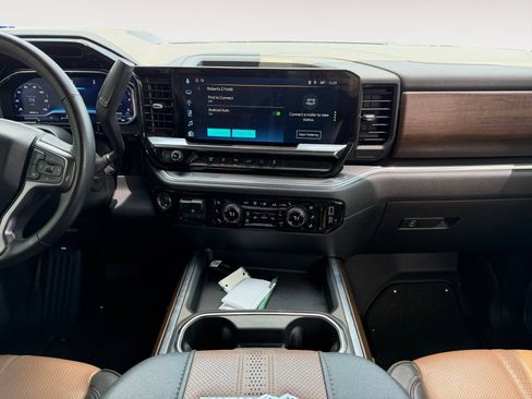 Used 2024 Chevrolet Silverado 2500 High Country w/ High Country Premium Package AWD/4WD image 11