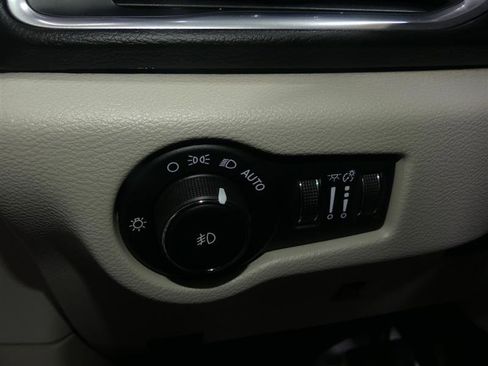 Used 2017 Chrysler Pacifica Touring-L Plus image 28