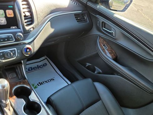 Used 2015 Chevrolet Impala LT w/ Convenience Package image 23
