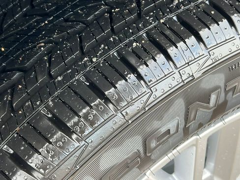 Used 2025 GMC Acadia Elevation w/ Elevation Premium Package image 11