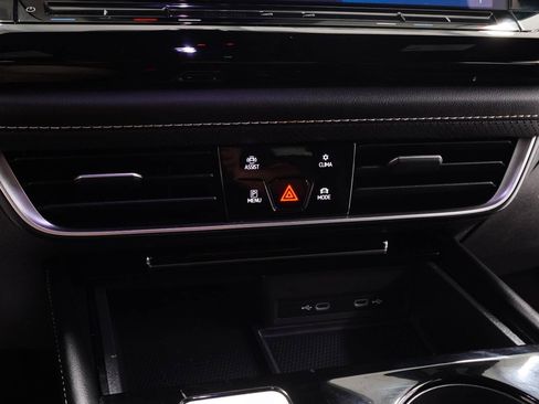 Used 2024 Volkswagen Atlas Cross Sport SE w/ Panoramic Sunroof Package FWD image 17