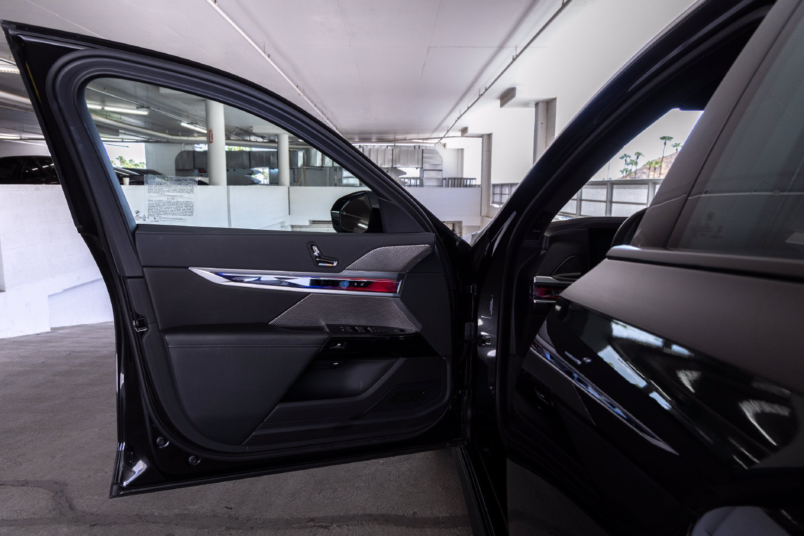 Used 2024 BMW i7 M70 w/ Premium Package AWD/4WD image 13