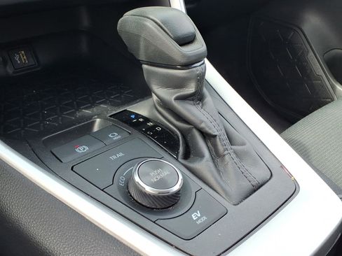 Used 2025 Toyota RAV4 LE AWD/4WD image 14