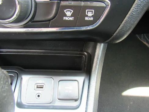 Used 2019 Jeep Cherokee Latitude w/ Popular Appearance Group FWD image 12