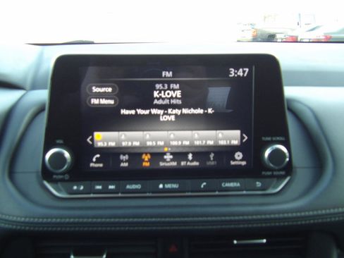 Used 2024 Nissan Rogue SV image 6