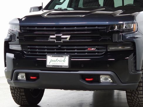 Used 2021 Chevrolet Silverado 1500 LT Trail Boss w/ Convenience Package II image 3