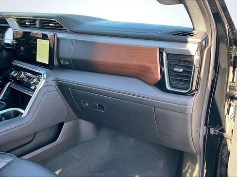 Used 2025 GMC Sierra 3500 Denali w/ Denali Reserve Package image 27