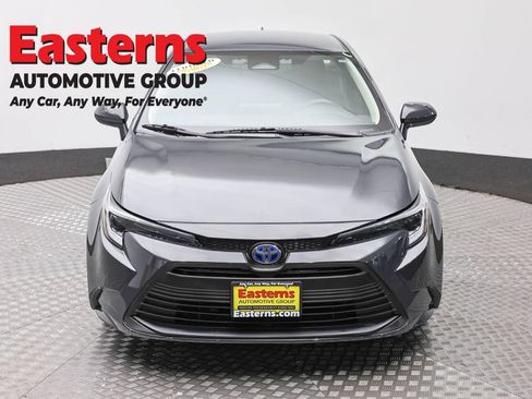 Used 2023 Toyota Corolla LE FWD image 2