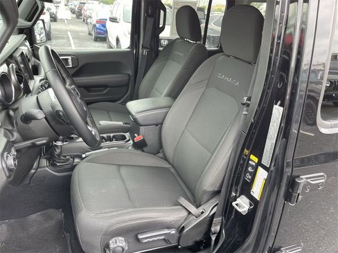 Used 2022 Jeep Wrangler Unlimited Sahara image 11