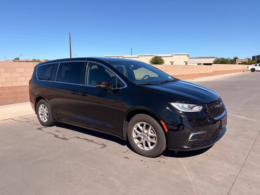 Certified 2025 Chrysler Pacifica Select FWD image 5