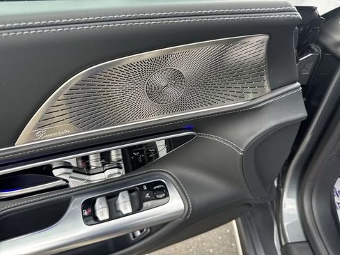 Used 2022 Mercedes-Benz SL 63 AMG 4MATIC w/ Driver Assistance Package image 22