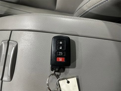 Used 2016 Toyota Highlander Limited image 33