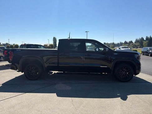 Used 2025 GMC Sierra 1500 Elevation w/ Elevation Premium Package AWD/4WD image 7