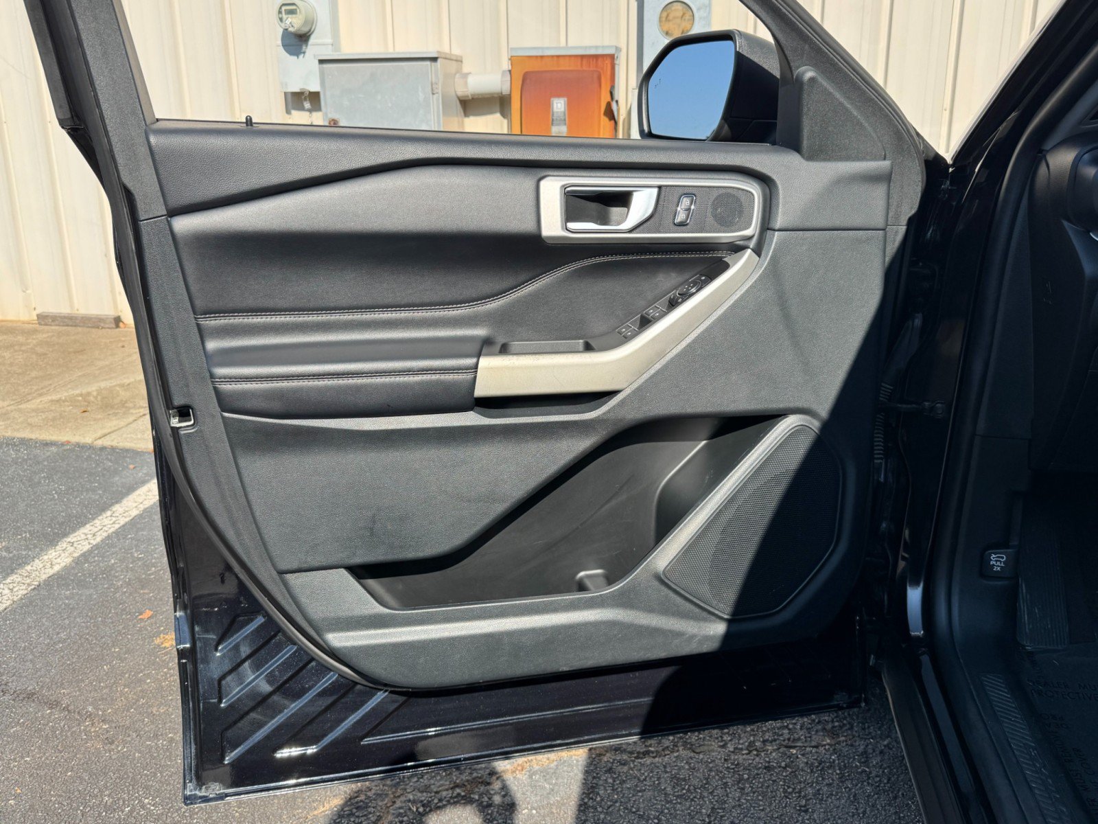 Used 2022 Ford Explorer XLT w/ Equipment Group 202A RWD image 42