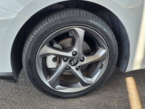 Used 2019 Hyundai Veloster 2.0 FWD image 11