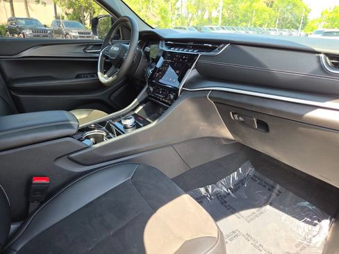 Used 2023 Jeep Grand Cherokee Altitude RWD image 14