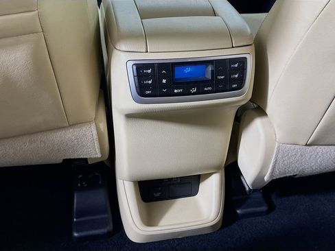 Used 2019 Toyota Highlander Limited Platinum image 31