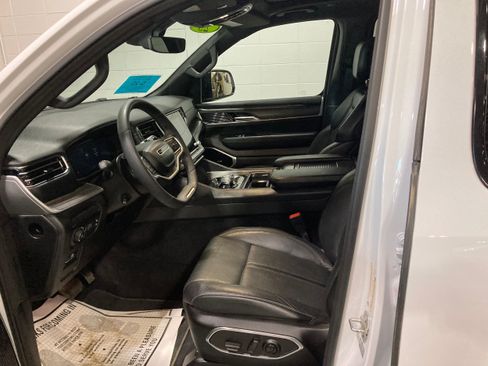 Used 2023 Jeep Wagoneer Series III w/ Premium Group I AWD/4WD image 24
