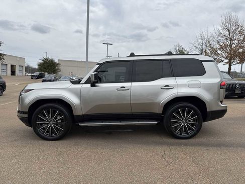 Used 2024 Lexus GX 550 image 3