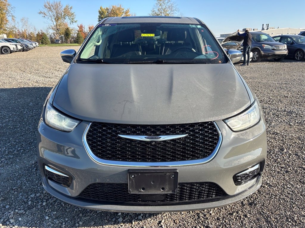 Used 2022 Chrysler Pacifica Limited FWD image 2