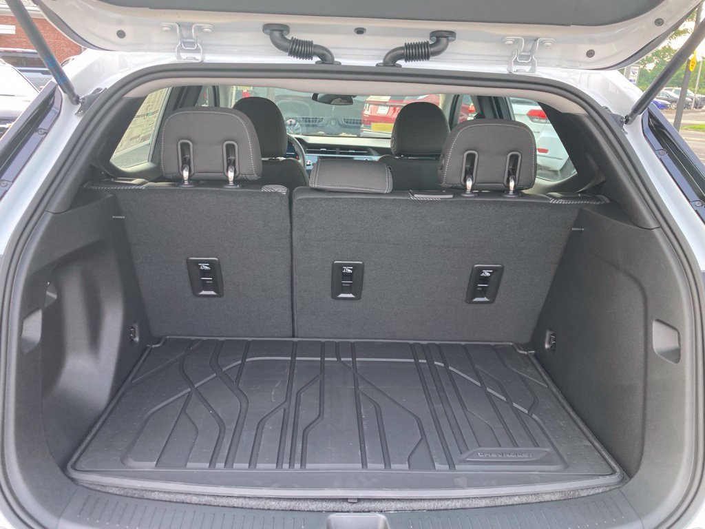 New 2027 Chevrolet Bolt LT w/ Comfort Package FWD image 21