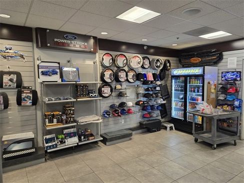 Used 2022 Ford F350 Platinum w/ Tremor Off-Road Package image 18