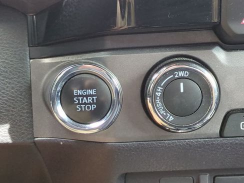 Used 2018 Toyota Tacoma TRD Off-Road AWD/4WD image 27