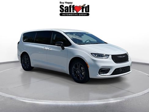 New 2026 Chrysler Pacifica Select image 10