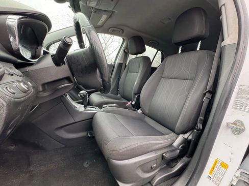 Used 2020 Chevrolet Trax LT AWD/4WD image 13
