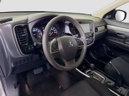 Used 2018 Mitsubishi Outlander ES FWD image 22
