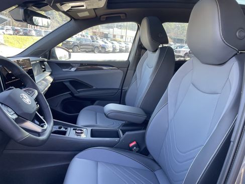 New 2026 Volkswagen Tiguan SE R-Line FWD image 15