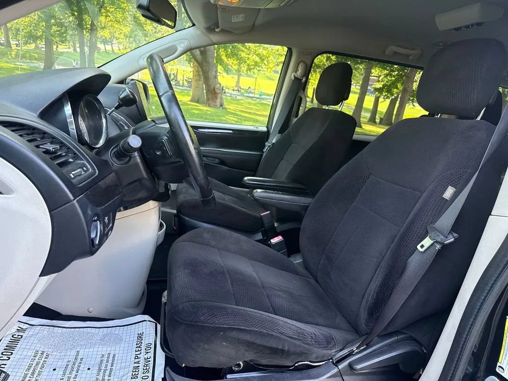 Used 2013 Dodge Grand Caravan SE FWD image 15