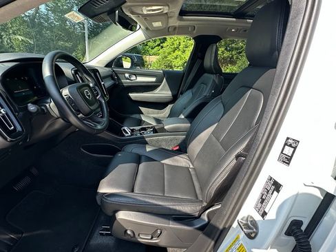 Used 2026 Volvo XC40 B5 Plus AWD/4WD image 16