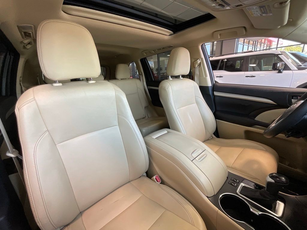 Used 2016 Toyota Highlander XLE AWD/4WD image 20